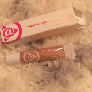 Mary Kay @ play lip gloss in “teddy bare”